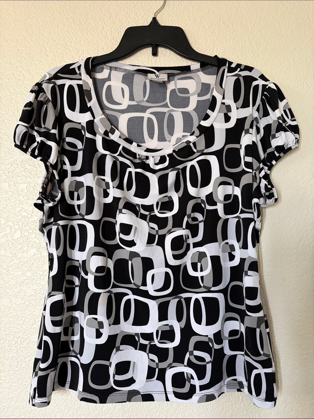 Worthington Black & White Geometric Scoop Neck Top
